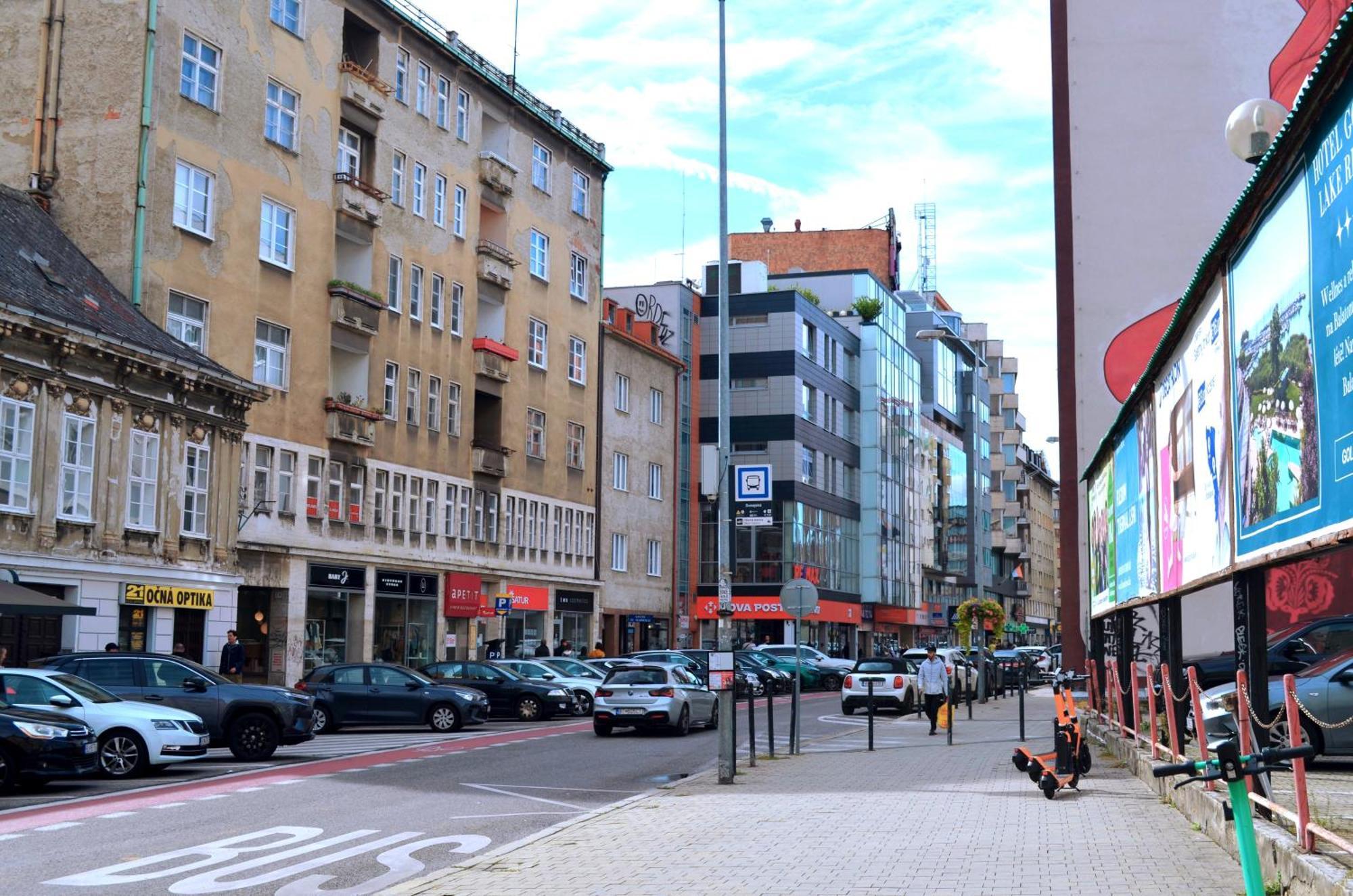 Natural-Style Apartment In The Centre Of Братислава Екстериор снимка
