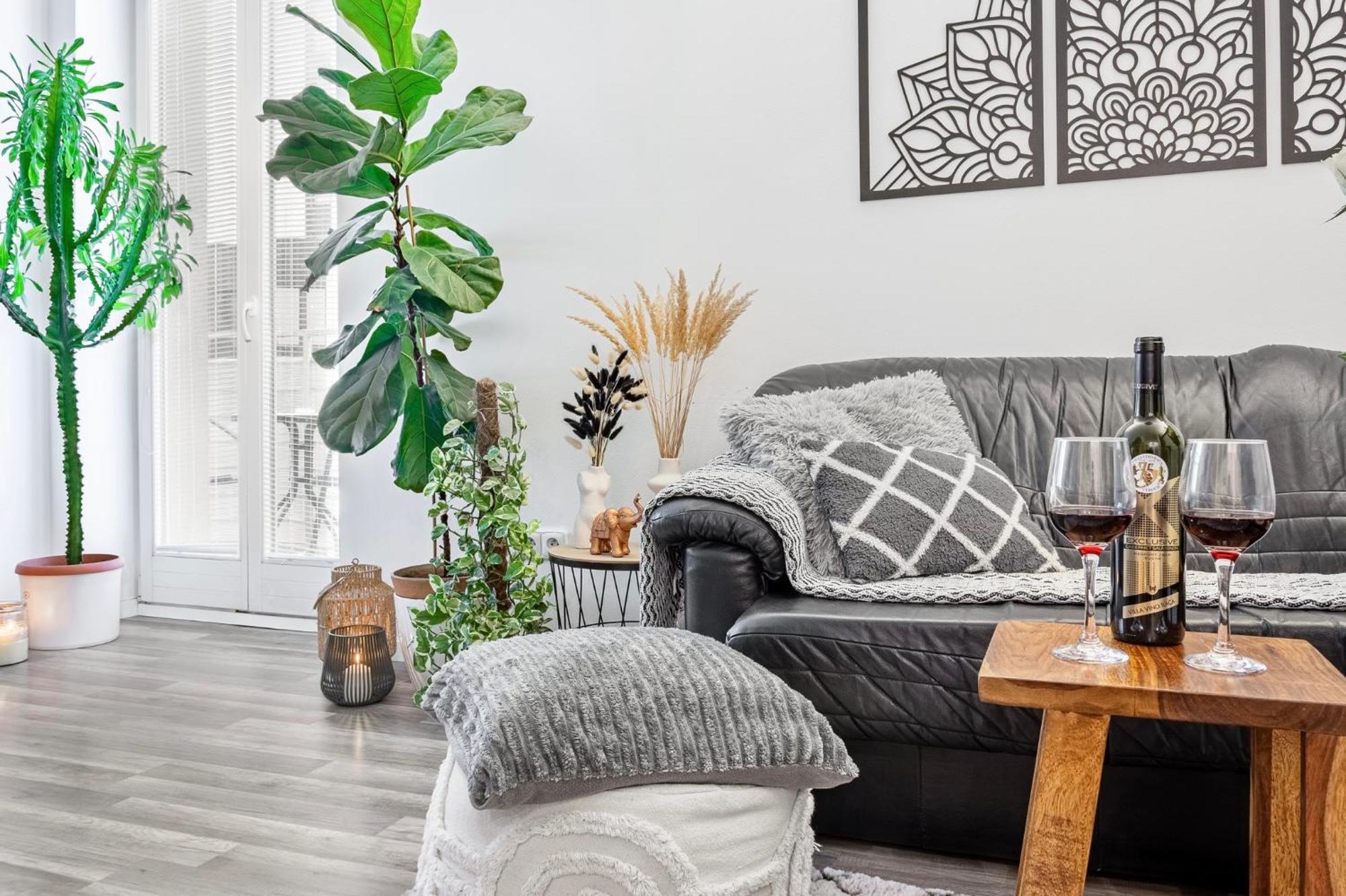 Natural-Style Apartment In The Centre Of Братислава Екстериор снимка