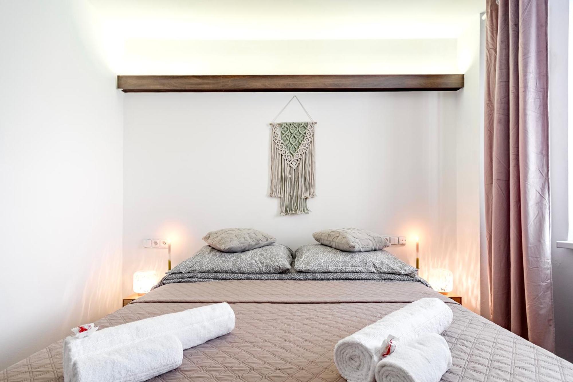 Natural-Style Apartment In The Centre Of Братислава Екстериор снимка